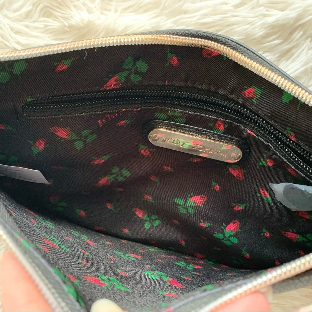 BETSEY JOHNSON SPIN ⚫️🔛(game) purse. 
Like New. - Picture 5 of 10